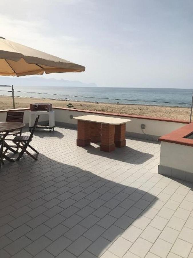 Villa La Casa Sulla Spiaggia à Balestrate Extérieur photo